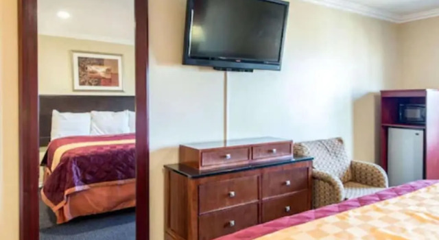 Номер Economy Queencity Inn