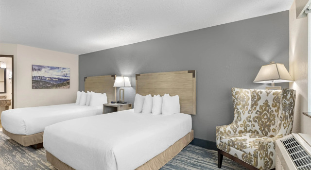 Четырёхместный номер Standard Best Western Alpenglo Lodge