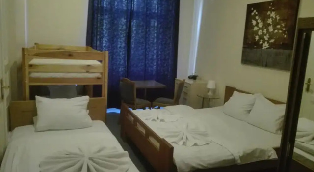 Четырёхместный номер Standard Hotel Praha Club bed & breakfast