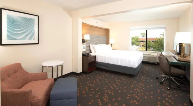 Номер Standard Holiday Inn Hotel & Suites Ann Arbor University of Michigan Area by IHG