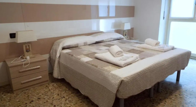 Апартаменты Lacaralele Apartment