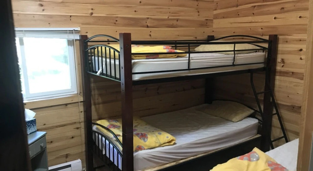 Longmuir's Hidden Cove Cottage Resort, Reserva ahora Resort Addington Highlands Canadá