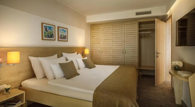 Полулюкс Valamar Parentino Hotel