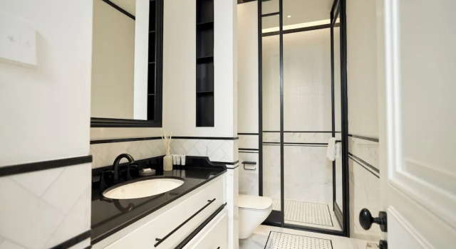 Люкс с 2 комнатами OPARTMENT The Far Eastern Hotel - People's Square