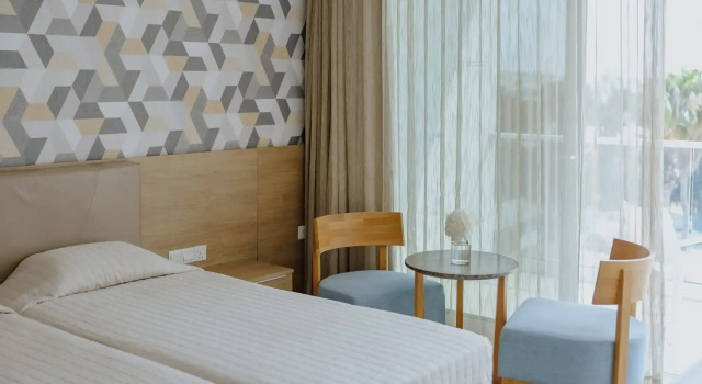 Двухместный номер Standard с балконом Seasons Hotel