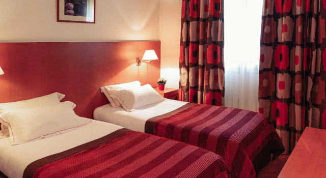 Brit Hotel Confort Alençon, Réserver Hôtel Hôtels à Orne avec parking, Parking