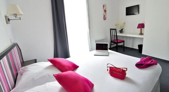 Двухместный номер Standard с балконом Amadour Hôtel