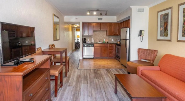 Люкс Coconut Cove All-Suite Hotel