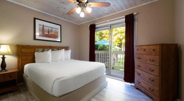 Люкс с 2 комнатами с видом на озеро The Juliana Resort