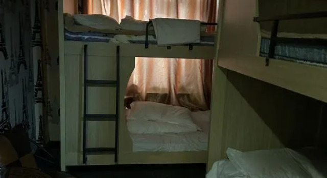 Кровать в общем номере (мужской номер) Not Alone Minyao Youth Hostel