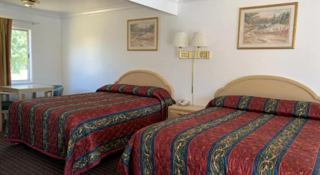 Четырёхместный номер Standard Lark Motel Willits