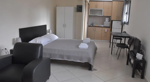 Avr Deluxe Suites 4 Airport Free Shuttle, Забронировать Апартаменты/квартира Отели Маркопоуло - Месогаиа с парковкой, Парковка