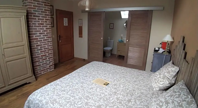 Les Trois Provinces, Book Hotel  