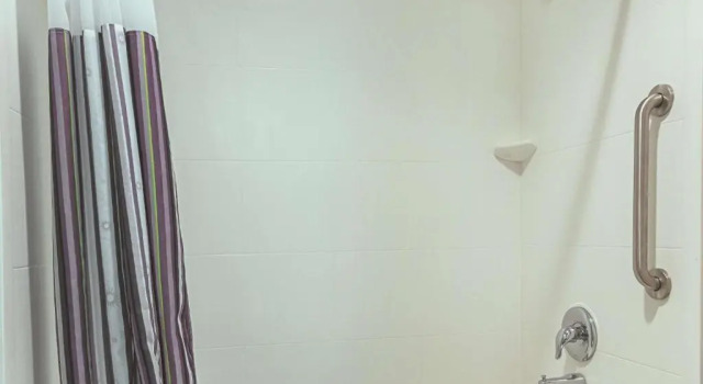 Номер Standard La Quinta by Wyndham Detroit Utica