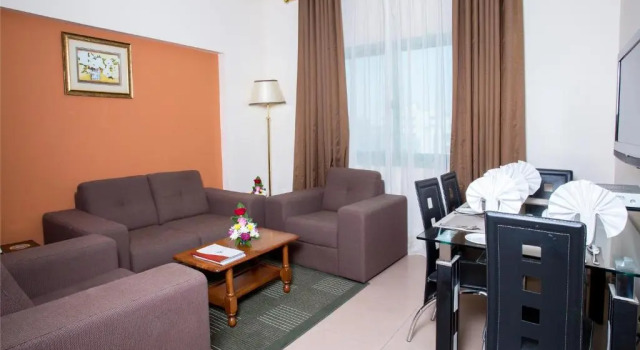 Люкс с 2 комнатами Safeer Plaza Hotel