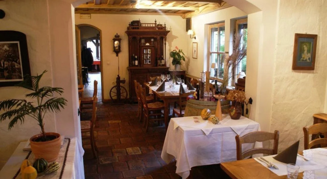 Guesthouse VOVKO Otočec, Prenota Hotel Hotel a Dolenjska con parcheggio, Parcheggio