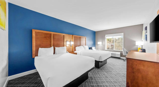 Четырёхместный номер Standard Comfort Inn & Suites Plainville-Foxboro