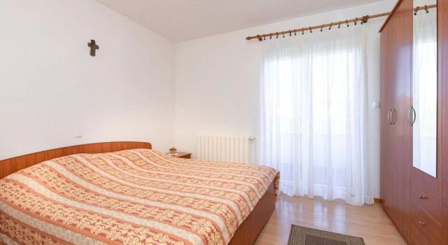 2-bedroom Krk Apartment - Near Krk Beaches & Town!, Забронировать Апартаменты/квартира Отели Крка с парковкой, рядом с Krk Harbour, Парковка