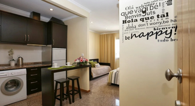 Студия Oporto City Centre Apartments