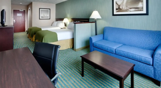 Двухместный люкс Holiday Inn Express & Suites Smithfield - Providence by IHG