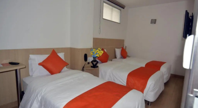 Трёхместный номер Standard Hotel Granada Plaza