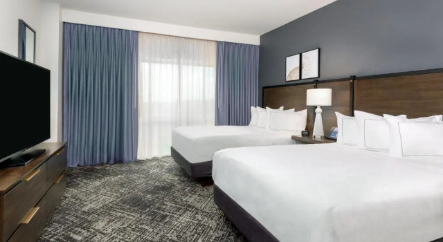 Четырёхместный номер Premium Hilton Charlotte Airport Hotel
