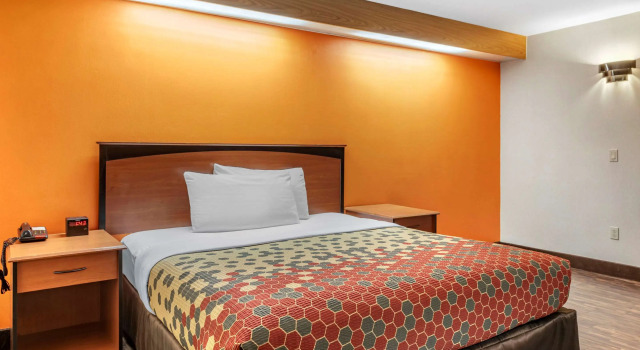 Двухместный номер Standard Econo Lodge North Academy