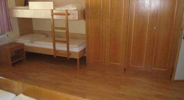 Четырёхместный номер Standard Jugend- und Familiengästehaus Heiligenblut