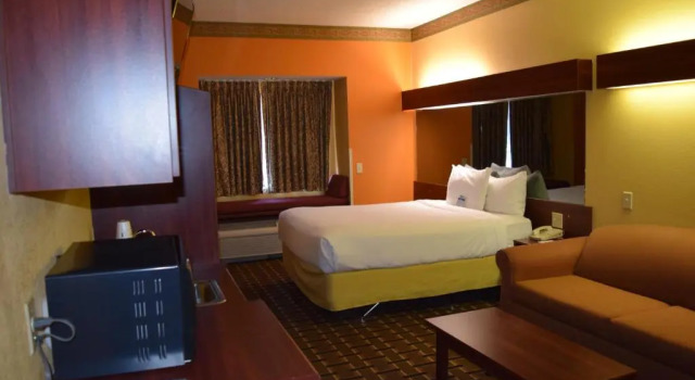 Двухместный люкс Microtel Inn & Suites by Wyndham Rock Hill/Charlotte Area