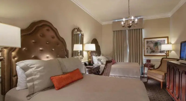Четырёхместный номер Standard с балконом Hotel Provincial