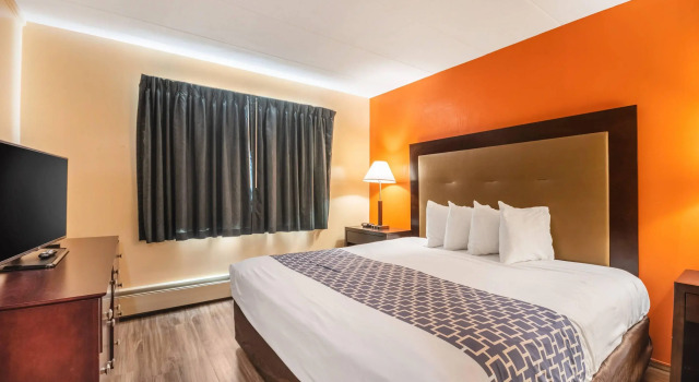 Двухместный люкс Econo Lodge Inn & Suites Windsor Locks Bradley Airport