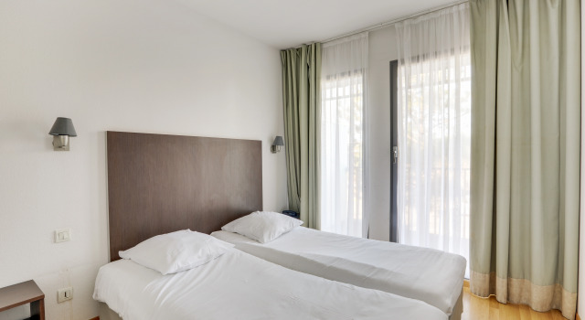 All Suites Appart Hôtel  Bassin d'Arcachon - Dune du Pilat, Забронировать Отель Отели Бассен-д'Аркашон с бассейном, Бассейн