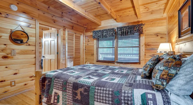 The Dreamer's Nest Sevierville Cabin w/ Hot Tub!