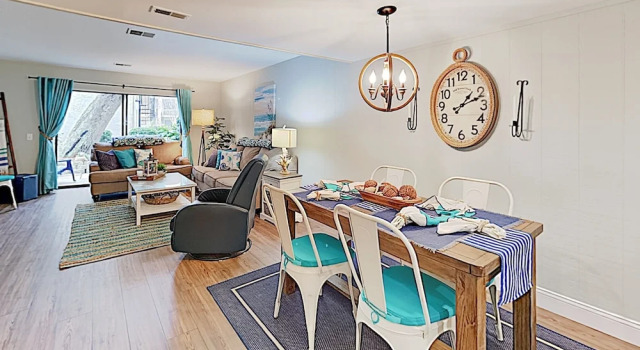 New Listing! Updated W/ Pool - Walk To Beach 3 Bedroom Condo, Забронировать Апартаменты/квартира Отели Южной Каролины с бассейном, Бассейн