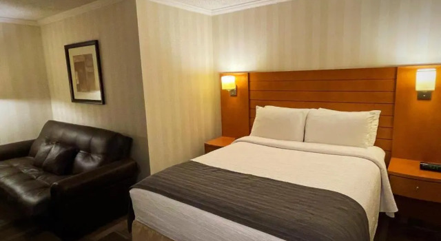 Одноместный номер Standard The Glenmore Inn & Convention Centre