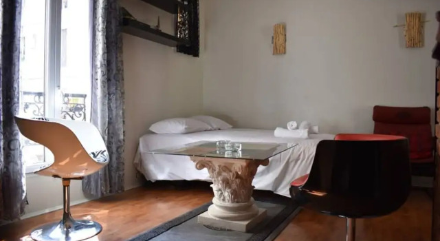 Bright Parisian Studio for 2, Забронировать Отель Париж Иль-де-Франс, рядом с Монмартр