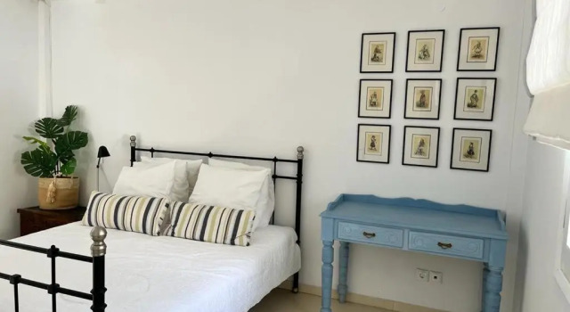 5 Bedroom Villa with Private Pool, Saronida, Athens Riviera