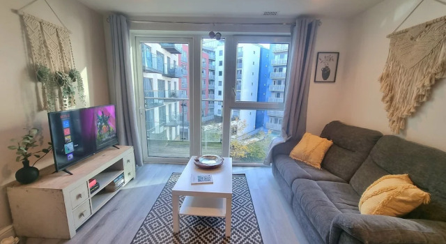 Апартаменты с балконом 2-bed 2-bath Greenwich Apartment with balcony & lift
