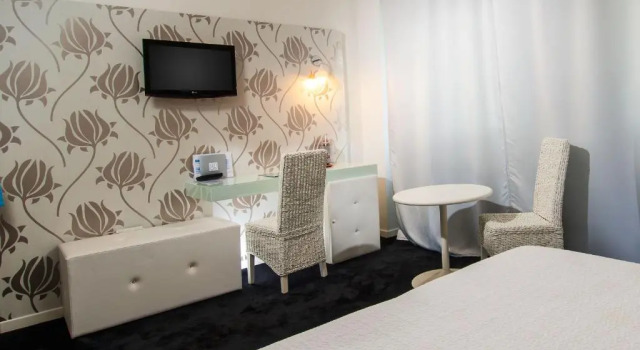 Четырёхместный номер Standard с видом на улицу Hotel Mediterraneo