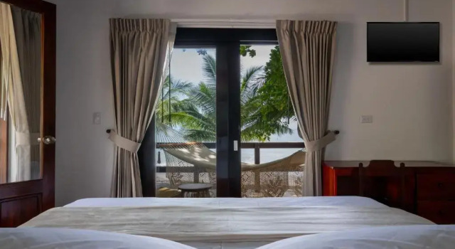 Номер Deluxe Fuego del Sol Beachfront Hotel