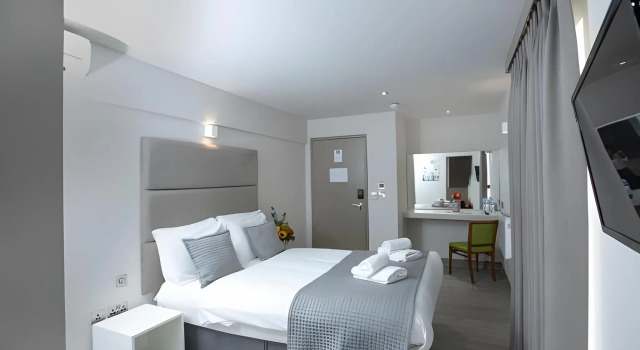 Arch hotel