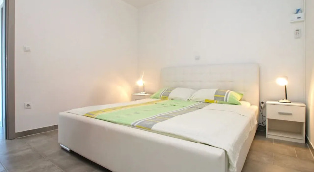 Apartment 1819