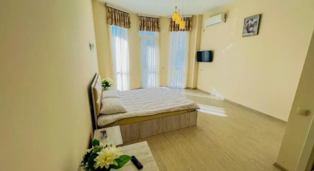 White House, Book Hotel Batumi 