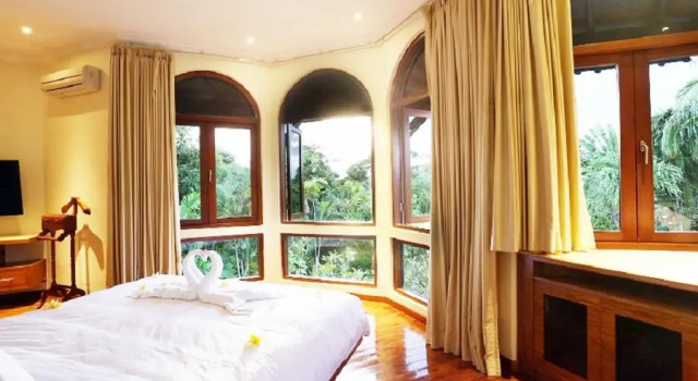 Вилла Cove Urbanest Inn