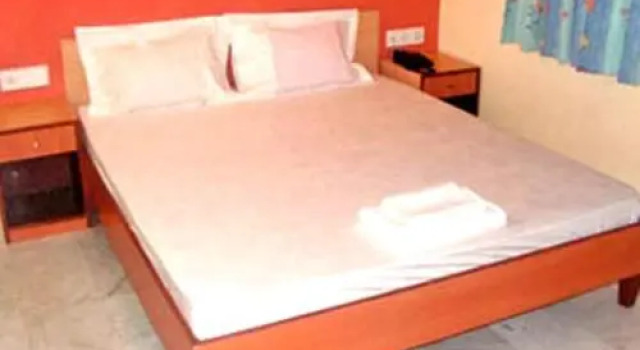 Waylink Guest House, Boek Pension Hotels in Jādabpur met parkeren, Parkeren