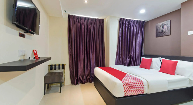 Super OYO 326 Tc Hotel