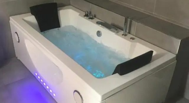 Sauna and Aromatherapy flat in Jihlava center, Забронировать Отель Йиглава Высочина, рядом с Gustav Mahler Park