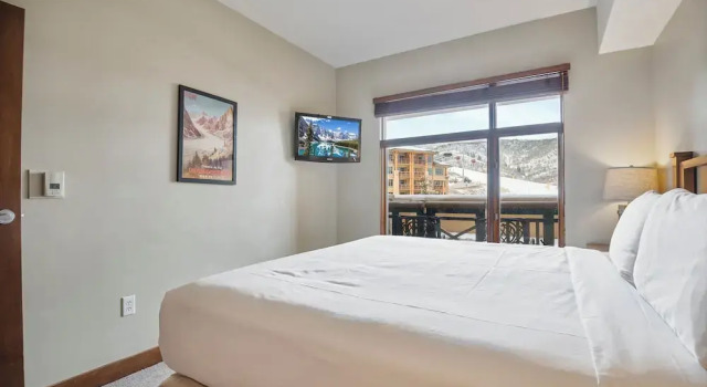 Номер Deluxe c 1 комнатой Unequalled Ski in Out, Next to Gondola, Sundial hotel room, Pool, Hot tub, Condo Nast Winner C316A