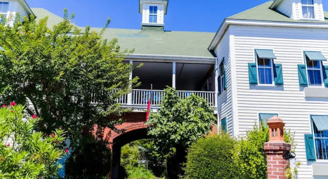 Roanoke Island Inn