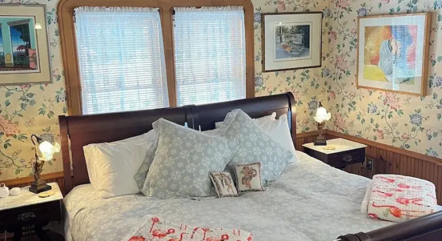 Люкс с 2 комнатами с балконом и с видом на озеро Queens View Bed and Breakfast